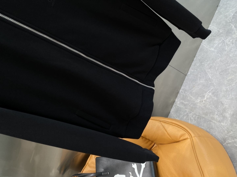 L0r0 P1ana suits